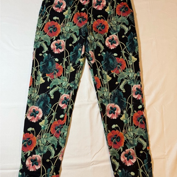 H&M Pants - H&M Floral Patterned Pants. Vintage Botanical.